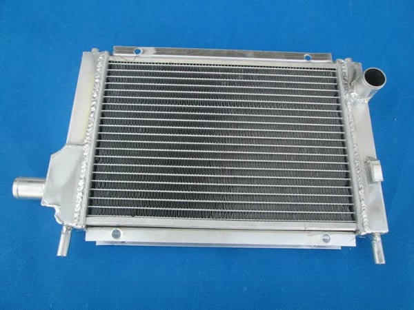 Aluminiumkøler, 300mm x 218mm x 40mm, 2 Rækker, Kompatibilitet: MINI COOPER S MPI 1275/1.3L, Manuel Transmission, Højkvalitetsmateriale