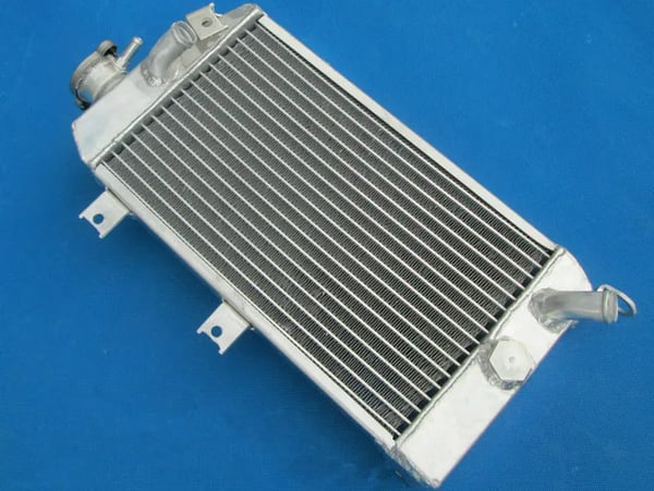 Aluminiumkøler, Vægt 2,5 kg, Øget kølekapacitet 40%, Kompatibel med KLR650 2008-2014, TIG-svejset, Vakuum-loddet