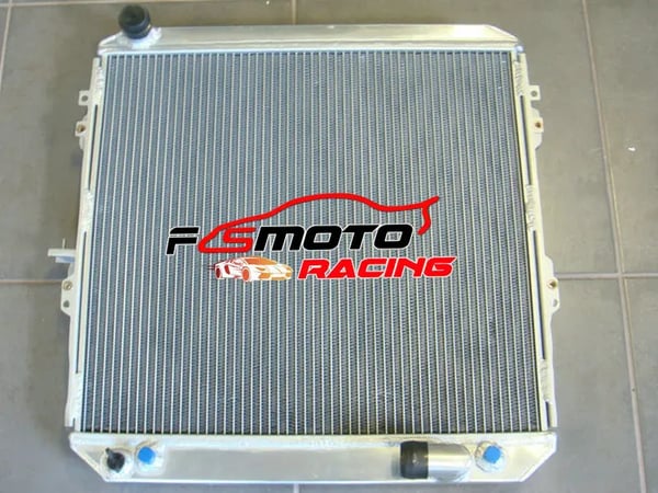 Radiator, aluminiumkonstruktion, integreret olie køler, kerne 528mm x 427mm x 50mm, samlet 570mm x 540mm x 60mm