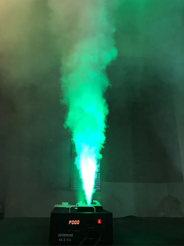 Tågemaskine, 1500W effekt, 2,5 L røgkapacitet, 4000 kubikfod/min output, 6 DMX kanaler, CE- og RoHS-certificeret