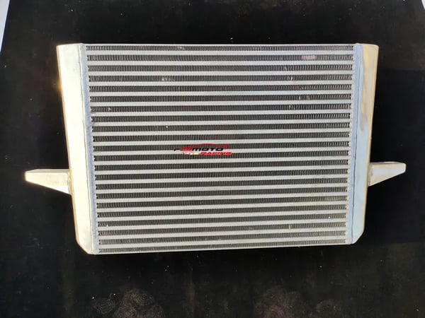 Intercooler, Aluminium Materiale, 70mm Tykkelse, Kompatibel med Ford RS Cosworth Sierra Sapphire 3 Døre, Forbedret Køleeffektivitet