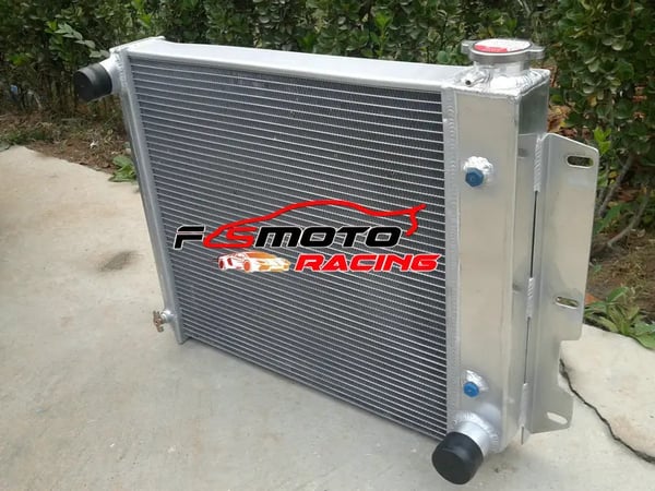 Aluminium Radiator, Samlet størrelse 18" H x 26" B x 3" T, Øverste indløb 1-1/2", Nedre udløb 1-3/4", 3 rækker