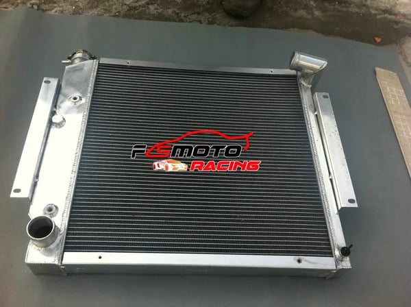 Radiator, Aluminium, Kerne Størrelse 558mm x 548mm, Samlet Størrelse 710mm x 550mm, Indløbs/Udløbs Størrelse 50mm, Kompatibilitet med V8 Motorer