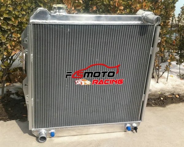 Racerkøler, Aluminium Materiale, Kompatibel med Toyota, Øverste Slangeplacering Passager 1 3/8", Nederste Slangeplacering Førerside 1 3/8"