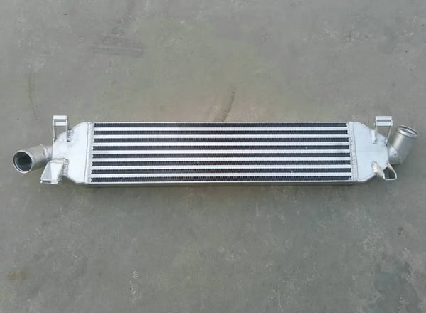 Intercooler, Legeret Aluminium, 600mm x 136mm x 65mm, Kompatibilitet: Ford Focus MK2/II 2.5 ST225, Ydelse: Forbedret luftstrøm
