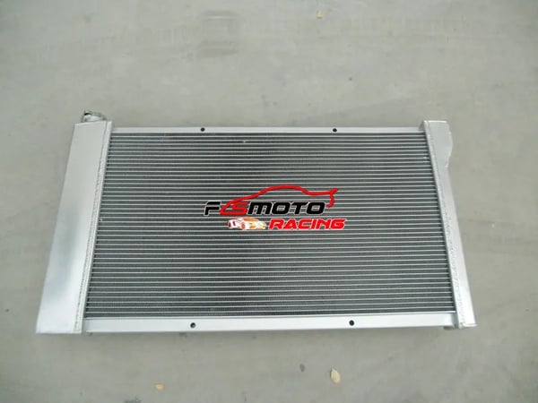 Aluminiumkøler, kerne størrelse 28,3 x 16,1 x 2,0 tommer, samlet størrelse 33,1 x 18,9 x 6,5 tommer, indløb størrelse 1,57 tommer, udløb størrelse 1