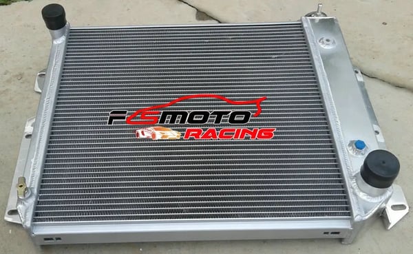 Aluminium Radiator, Samlet størrelse 18" H x 26" B x 3" T, Øverste indløb 1-1/2", Nedre udløb 1-3/4", 3 rækker