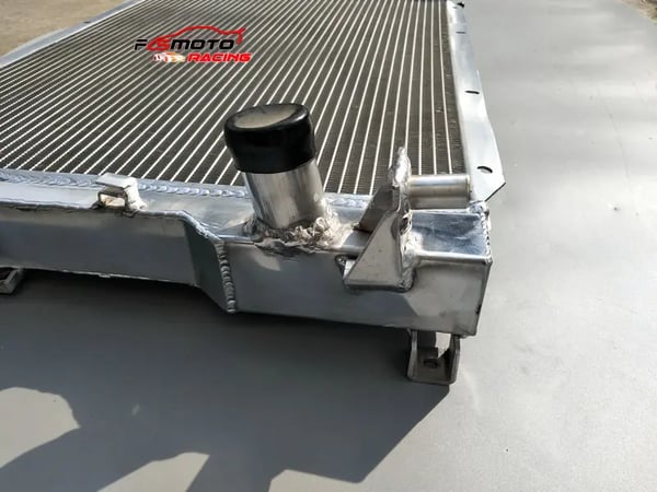 Aluminiumkøler, kerne størrelse 611x458x40 mm, indløbs/udløbs størrelse 38 mm, 30% mere køleeffektivitet, TIG-svejset konstruktion