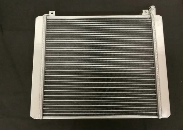 Alumiinijäähdytin, 62MM Paksuus, 3-Rivinen Muotoilu, Yhteensopivuus Triumph Stag 3.0L V8, Parannettu Jäähdytys Tehokkuus, Helppo Asennus