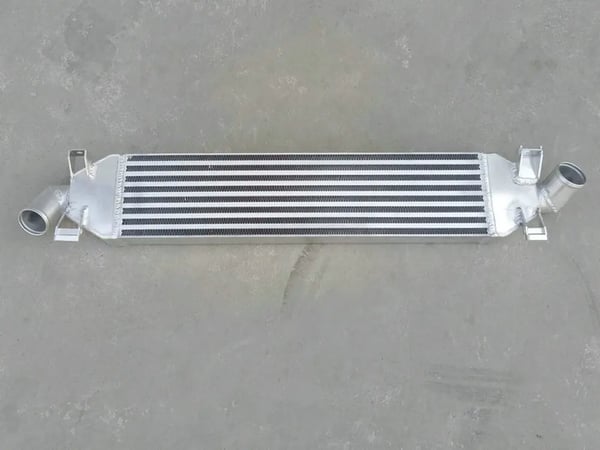 Intercooler, Legeret Aluminium, 600mm x 136mm x 65mm, Kompatibilitet: Ford Focus MK2/II 2.5 ST225, Ydelse: Forbedret luftstrøm