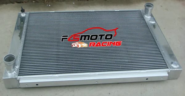 Aluminium Radiator, Kerne Dimensioner 17-3/8”x23-1/4”x2”, Samlede Dimensioner 19-3/8”x27-3/4”x2-1/4”, Indgang/Udgange 1-3/4”, 3 Rækker