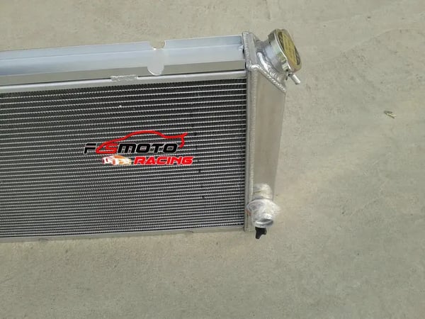 Aluminium Radiator, Kerne Dimensioner 19 3/4" x 14 1/4", Samlede Dimensioner 24" x 16 1/2", Øverste Indløb 1 5/16", Nederste Udløb 1 5/16"