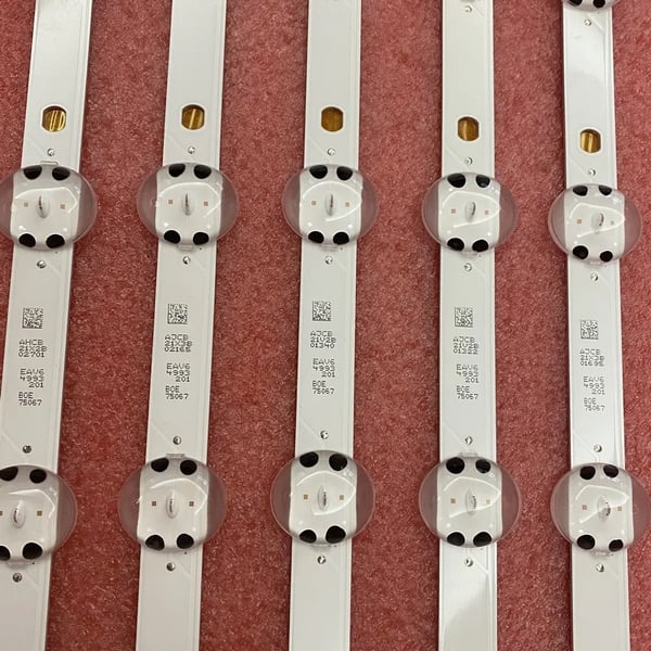 LED Baggrundsbelysningsstrimmel, 834mm Længde, 11 LED'er, Kompatibel med 75UM7000PLA, 75UN7070PUC, Standard Dioder
