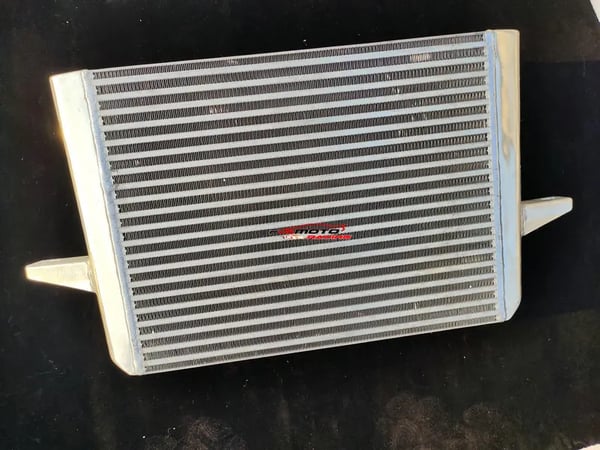 Intercooler, Aluminium Materiale, 70mm Tykkelse, Kompatibel med Ford RS Cosworth Sierra Sapphire 3 Døre, Forbedret Køleeffektivitet