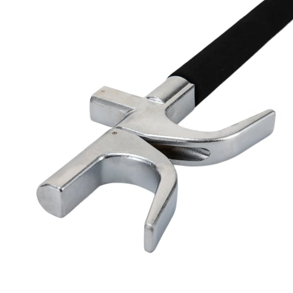 Ohjauspyörän lukko, rautaa ja vaahtomuovia, standardipituus 56 cm, pidennetty pituus 68 cm, maksimi vipupituus 31 cm, sisältää 3 avainta