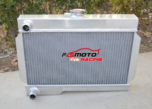 Aluminiumkøler til Rover MG MGB GT, 3-rækket design, robust konstruktion, forbedret køleeffektivitet.