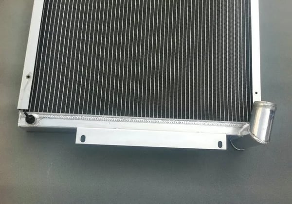 Aluminiumkøler, kerne størrelse 21,5 x 21,8 x 2 tommer, samlet størrelse 29,1 x 22,2 x 3,1 tommer, indløb/udløb 50 mm