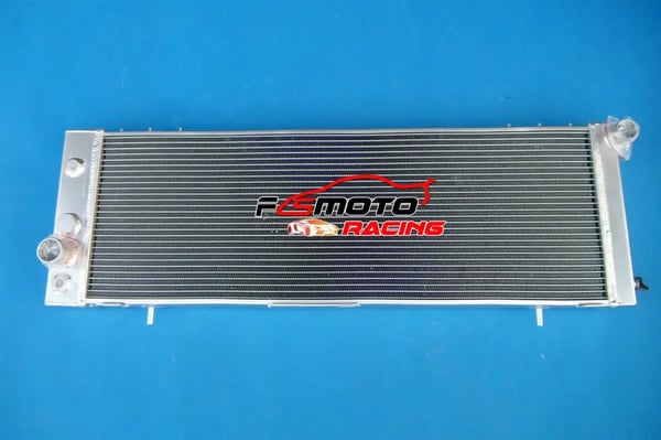Aluminiumkøler, kerne størrelse 788mm x 280mm x 52mm, samlet størrelse 12 3/4" x 35 1/2" x 2 1/2", top slange 1 1/4", bund slange 1 1/2", 3 rækker