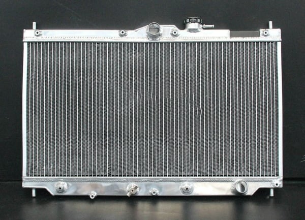 Aluminiumkøler, kerne størrelse 350mm x 668mm x 26mm, samlet størrelse 478mm x 692mm x 90mm, kompatibilitet 1990-1993 mellemstor sedan