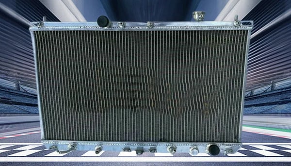 Aluminiumkøler med blæser, til 1997-2001 Camry, inkluderer kølerdæksel, designet til 2,2L motorer.