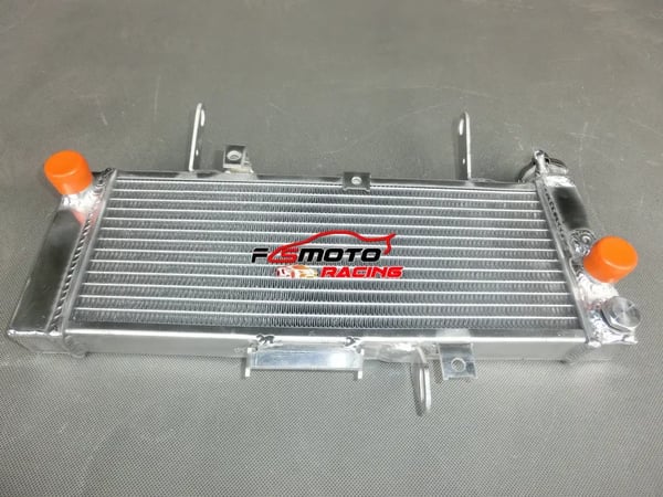 Racing Radiator, Aluminium Konstruktion, Dimensioner 636mm x 353mm x 56mm, Kompatibilitet Suzuki SV650N 2003-2004, Vægt 2,3 kg, Varmeafledningsydelse