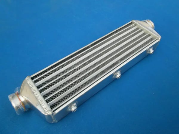 Intercooler, Kerne Størrelse 450x140x50 mm, Samlet Længde 580 mm, Indløbsdiameter 55 mm, Udløbsdiameter 55 mm, Designet til Delta Fin Design
