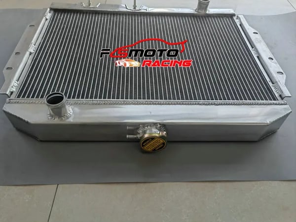 AMC V8 Aluminium Radiator, Præcisionspasning til Klassiske Modeller, Effektiv Transmission Koldning, Holdbart Letvægtsdesign