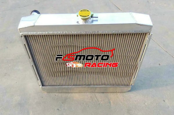3ROW Aluminium Radiator, Robust Design, Øget Kølekapacitet, Perfekt Pasform til Ford Mustang II