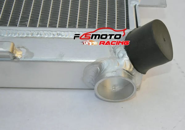 Aluminiumkøler til BMW E30, Forbedret køleeffektivitet, Holdbar TIG-svejset konstruktion, Perfekt pasform til 1982-1991 modeller.