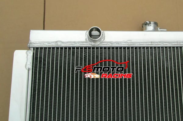 Aluminiumkøler til Nissan Datsun 280Z/280ZX, 30% forbedret køling, TIG-svejset holdbarhed, perfekt pasform til klassiske modeller.