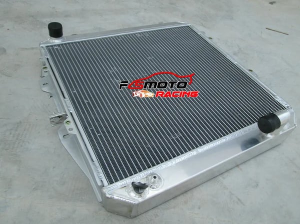 Universel Radiator, 3 Rækker, 62 mm Tykkelse, Kerne Størrelse 528x472 mm, Samlet Størrelse 600x568 mm, Kompatibilitet Pickup Truck 1988-1998