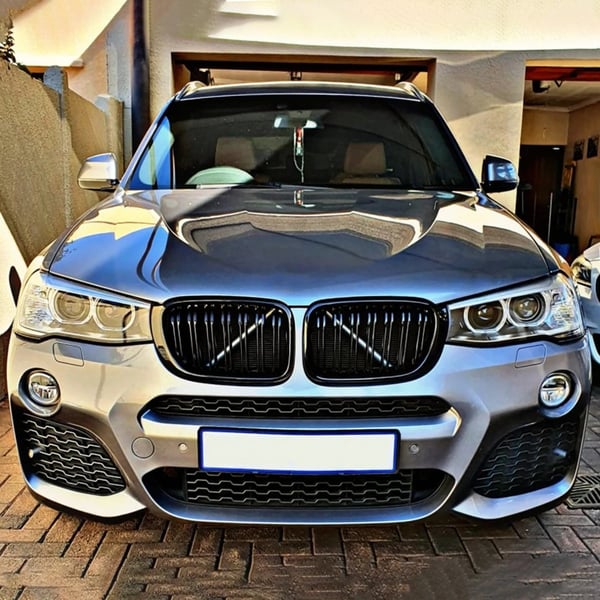 Etupuskurin munuaisritilät, ABS-materiaali, sopii BMW X3 X4, Kiiltävä musta