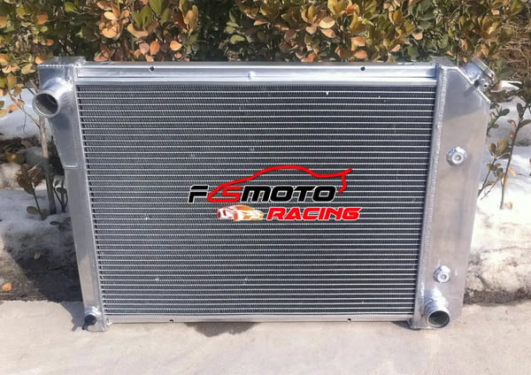 Radiator, Aluminium, Kerne Dimensioner 17" x 20 3/4" x 2 1/2", Samlede Dimensioner 19" x 27" x 2 3/4", Øverste Slange 1 1/2", Nederste Slange 1 3/4"