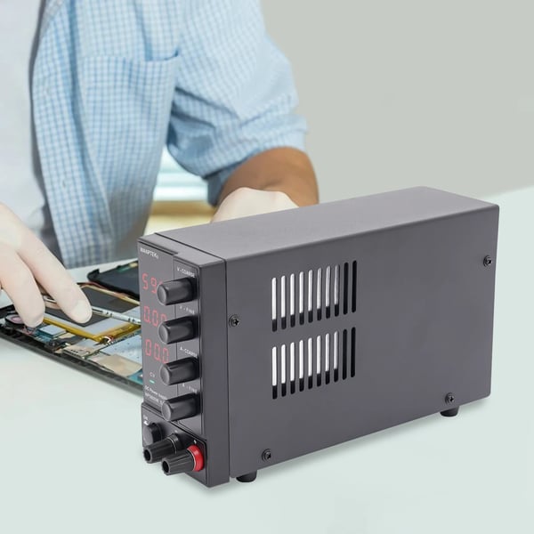 DC Strømforsyning, 300W Udgivelse, Spændingsområde 0-60V, Strømområde 0-5A, LED Display, Fritstående Design