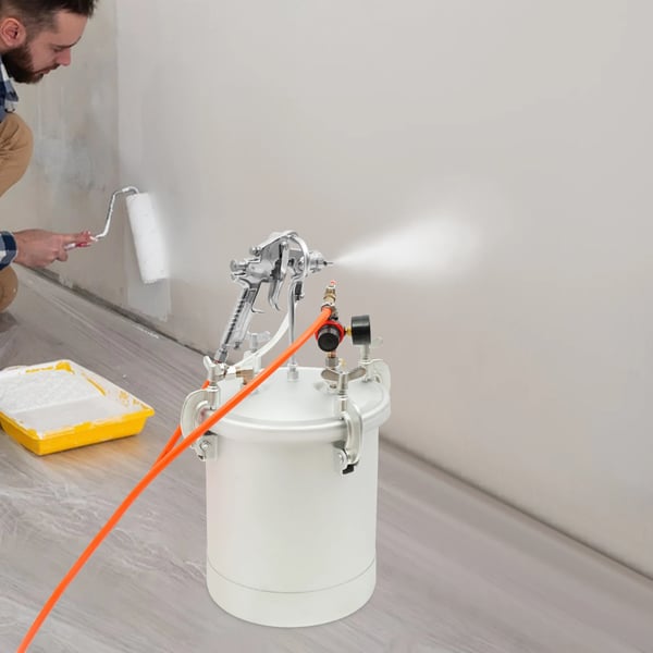 Trykbeholder Malertank, 10 Liter Kapacitet, Kulstofstål Materiale, 17–25 cm Højde, Kompatibel med Latexmaling, Ideel til Større Projekter