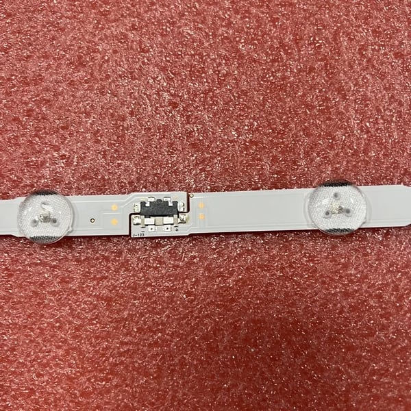 LED Baggrundsbelysningsstrimmel, 1590mm, Kompatibel med forskellige TV-modeller, Lysstrøm 60, Gennemsnitlig levetid 100000 timer, DC Strømkilde