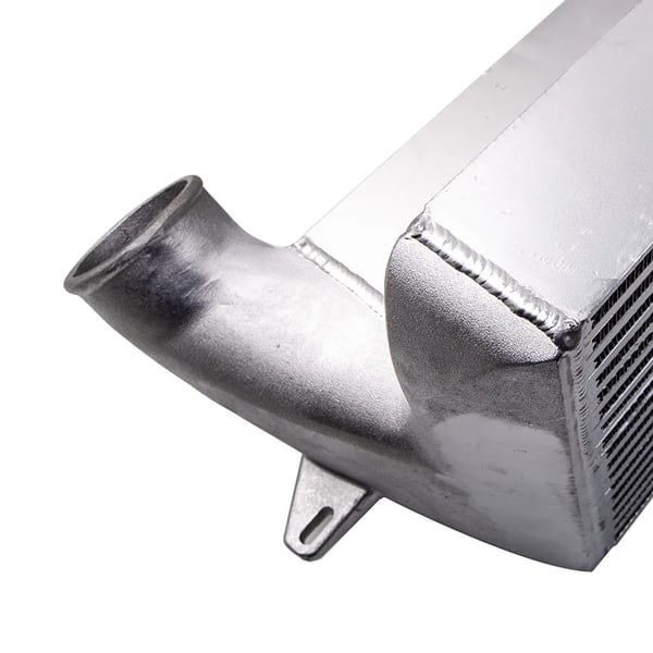 Intercooler-ilmaotto, alumiinimateriaali, 103 mm pituus, 33 mm leveys, 33 mm korkeus, turboahdetuille moottoreille