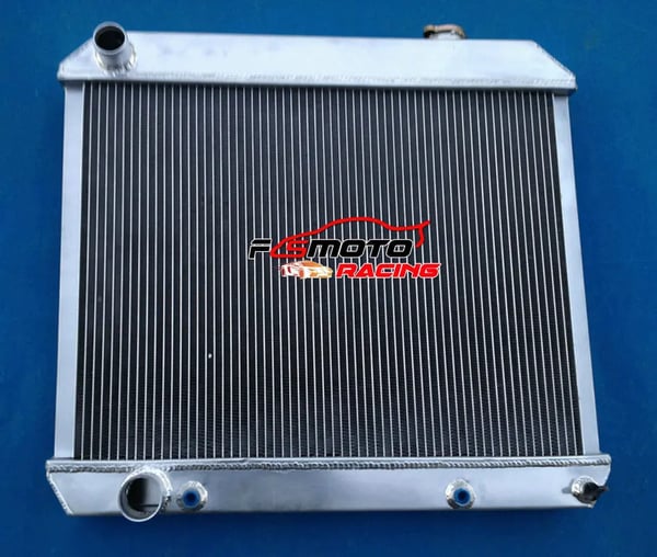 Radiator, Aluminium Materiale, Kerne Størrelse 17-3/4" x 22-7/8" x 2", Samlet Størrelse 23-1/2" x 25-1/2" x 2-3/4", Indgang 1-1/2", Udgange 1-3/4"