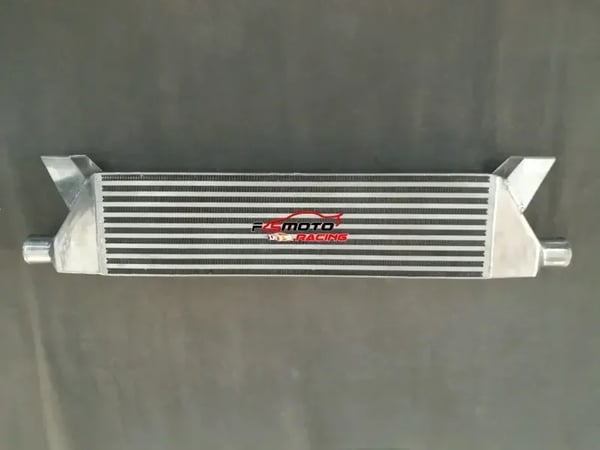 Intercooler, Aluminiumkonstruktion, 110 mm dimensioner, frontmonteret design, kompatibel med Ford Focus RS MK1, forbedret luftstrøm