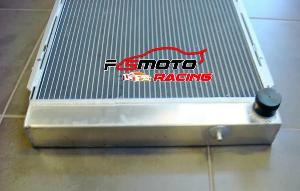 Aluminiumkøler, kerne størrelse 625 x 435 x 52 mm, samlet størrelse 745 x 445 x 70 mm, indgang/udgang 38 mm