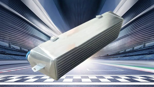 Direkte pasform aluminium intercooler, specifik til 2006-2011 BMW N54 modeller, kerne størrelse 530mm x 150mm x 130mm, forbedrer motorydelsen.