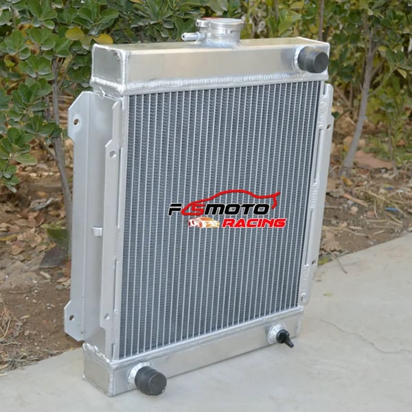 Aluminium Radiator, Kerne Størrelse 330mm x 330mm x 56mm, Samlet Størrelse 380mm x 440mm x 780mm, Indløb/Udløb 28mm/28mm, 3 Række Design