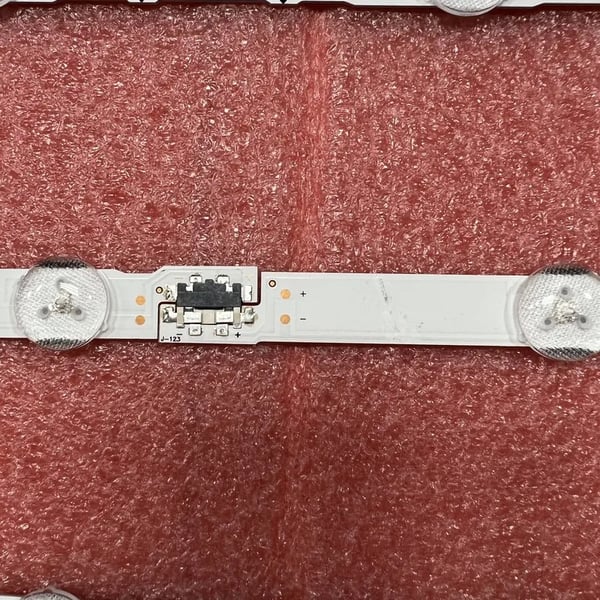 LED Baggrundsbelysningsstrimmel, 1590mm, Kompatibel med forskellige TV-modeller, Lysstrøm 60, Gennemsnitlig levetid 100000 timer, DC Strømkilde