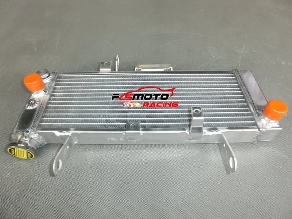 Racing Radiator, Aluminium Konstruktion, Dimensioner 636mm x 353mm x 56mm, Kompatibilitet Suzuki SV650N 2003-2004, Vægt 2,3 kg, Varmeafledningsydelse