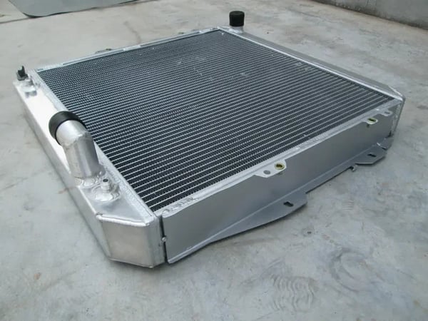 Aluminium Radiator + Blæser, Kerne Størrelse 530mm x 470mm x 62mm, Samlet Størrelse 600mm x 565mm x 76mm, Indløb/Udløb 35mm