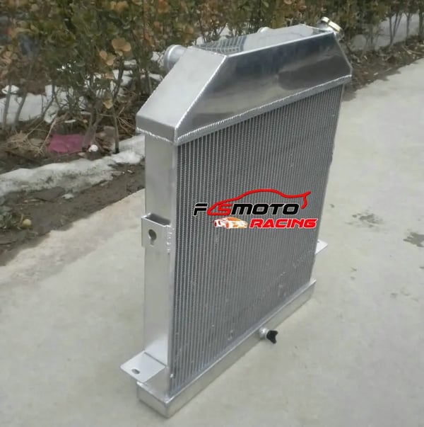 Aluminiumkøler, Kerneudmål: 482mm x 521,04mm x 52mm, Samlede mål: 25 1/8" høj x 25 1/2" bred, Øvre indløbsstørrelse: 45mm