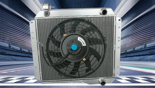 Radiator, Kerne Størrelse 490 mm x 430 mm, Samlet Størrelse 565 mm x 540 mm, Indløbsdiameter 38 mm, Udløbsdiameter 38 mm