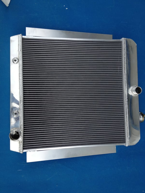 Radiator, Aluminium Material, 3 Rækker, Kompatibel med 1955-1959 Chevy/GMC Lastbiler, Forbedret Køleeffektivitet, Direkte Montering