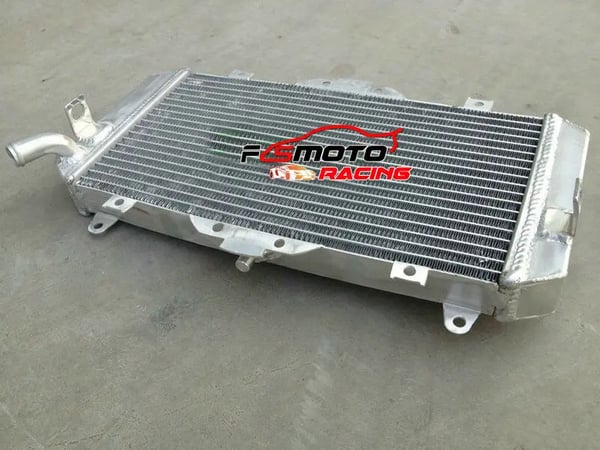 3-rækket aluminiumskøler, høj køleeffektivitet, perfekt pasform til YAMAHA FZR600R, holdbar konstruktion
