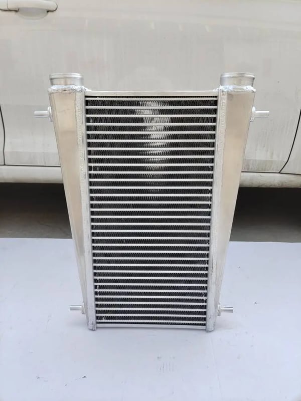 Intercooler til Nissan Patrol og Toyota Land Cruiser, Optimeret køleydelse, Holdbar aluminiumsbygning, Nem installation